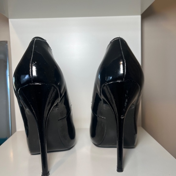 Steve Madden Black Patent heels - Picture 2 of 5